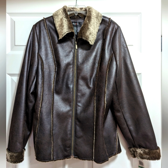 Women's Large aged brown coat with faux fur lining - Picture 1 of 10